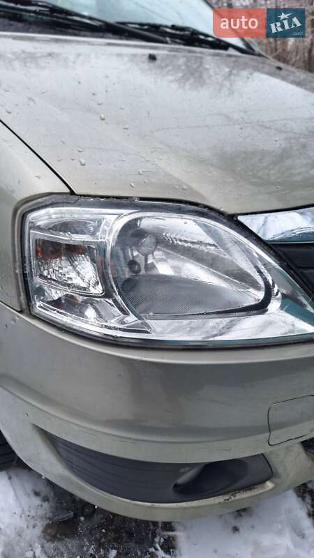 Седан Dacia Logan 2009 в Валках