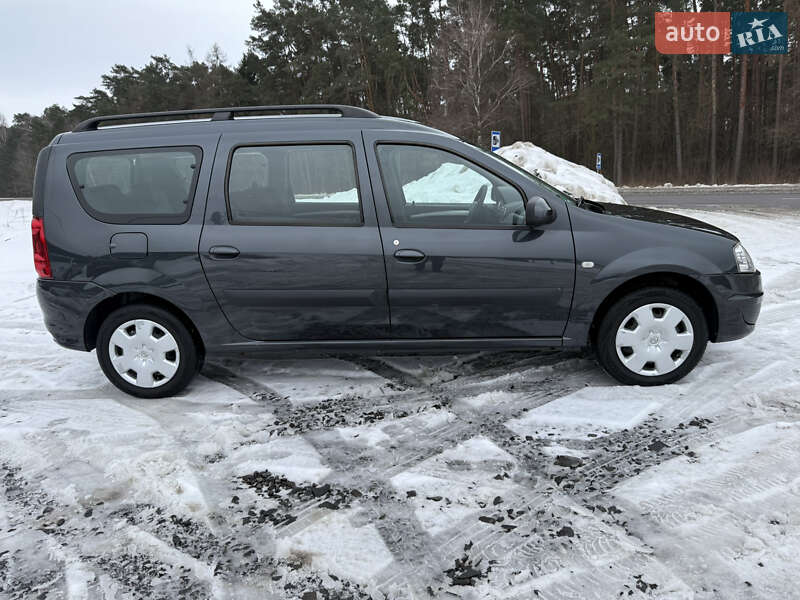 Седан Dacia Logan 2011 в Луцке