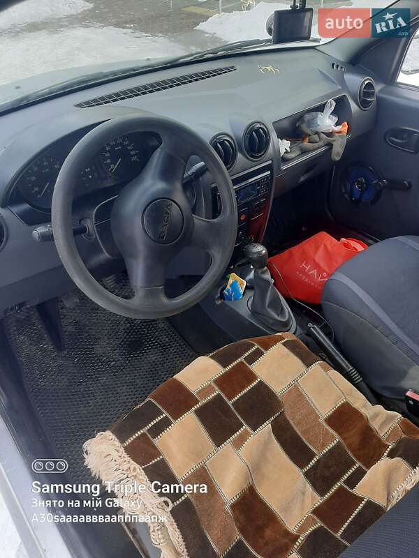 Седан Dacia Logan 2006 в Сторожинці