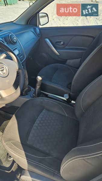 Седан Dacia Logan 2015 в Умани