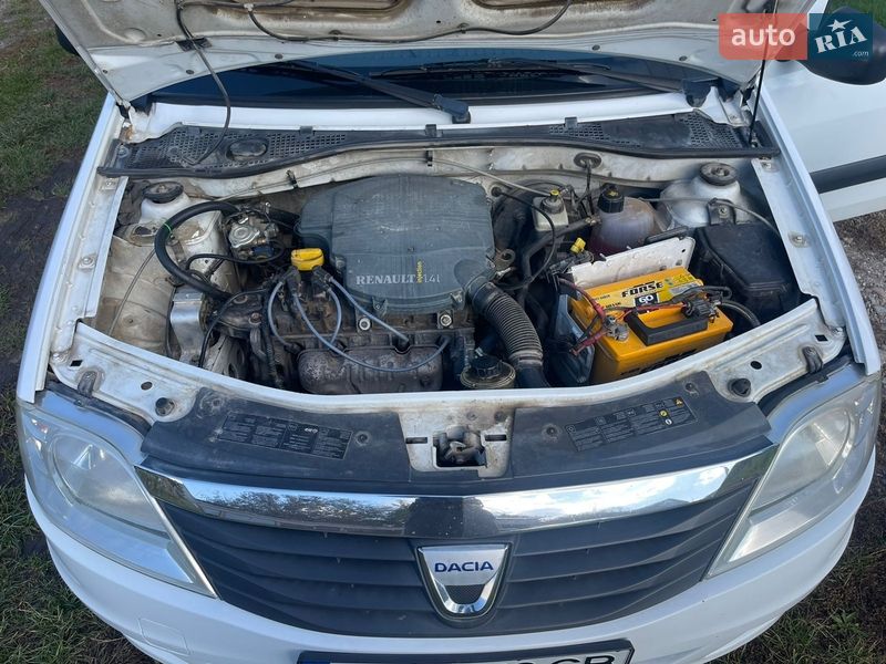 Седан Dacia Logan 2009 в Хотине