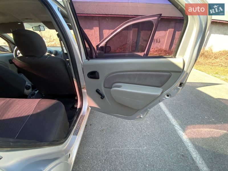 Седан Dacia Logan 2007 в Ужгороде