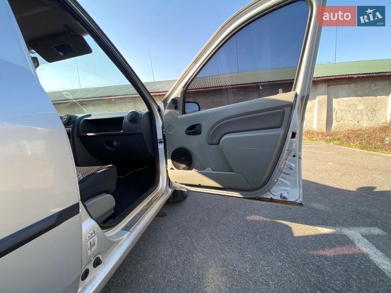 Седан Dacia Logan 2007 в Ужгороде