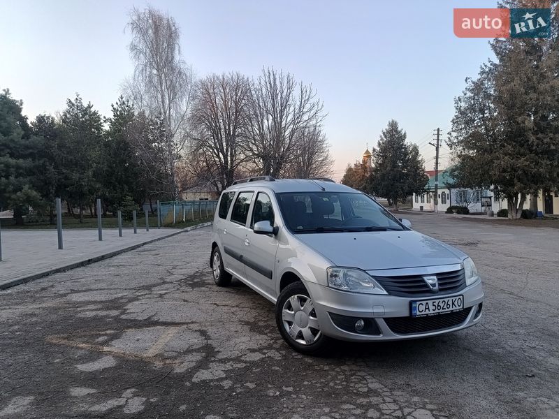 Седан Dacia Logan 2010 в Стебльові фото Седан Dacia Logan 2010 в Стебльові