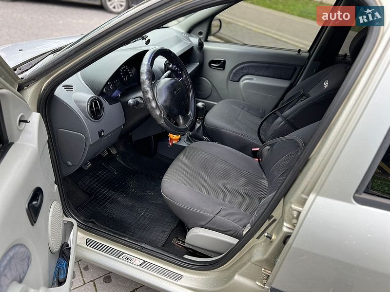Седан Dacia Logan 2006 в Ивано-Франковске