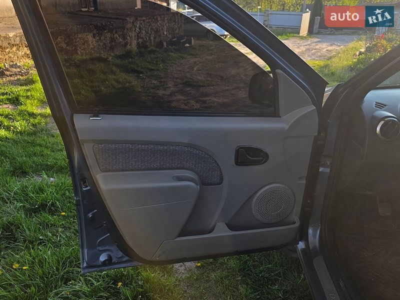 Седан Dacia Logan 2007 в Новой Ушице