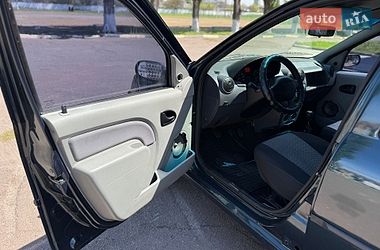 Седан Dacia Logan 2006 в Киеве