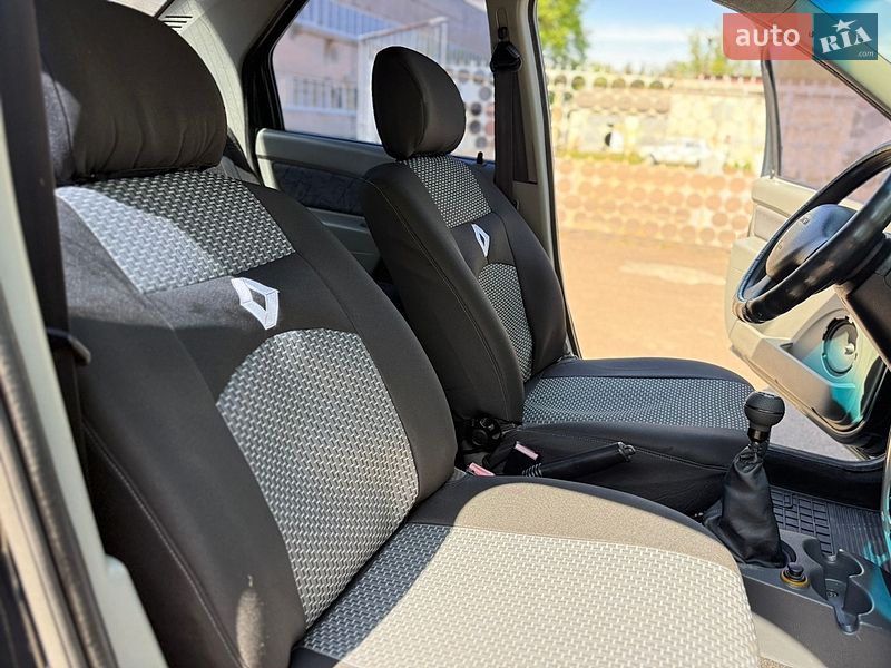 Седан Dacia Logan 2006 в Киеве