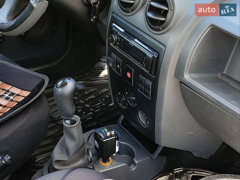 Седан Dacia Logan 2007 в Днепре