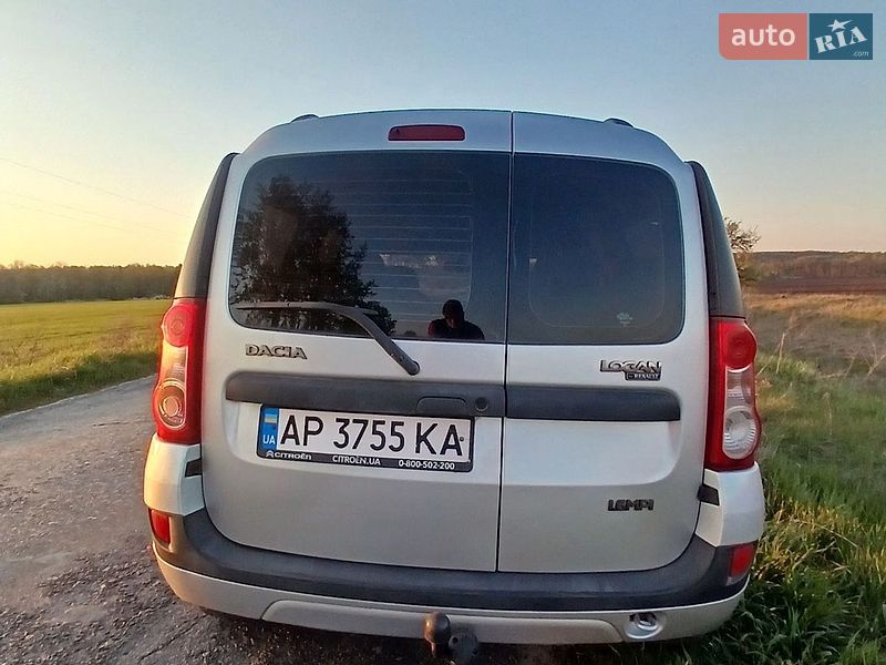 Седан Dacia Logan 2008 в Гадяче