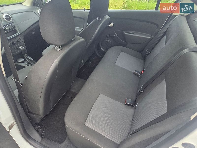 Седан Dacia Logan 2015 в Каменском