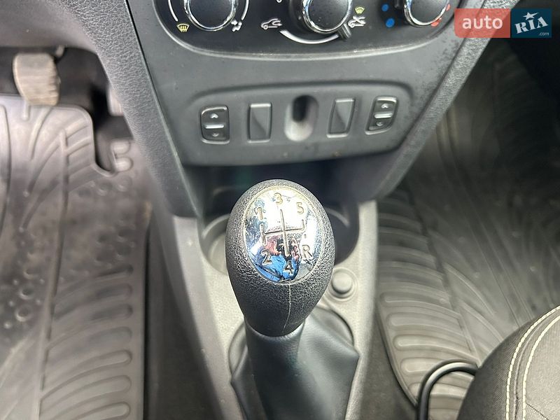 Седан Dacia Logan 2015 в Белой Церкви
