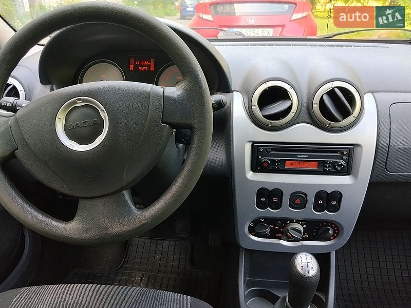 Седан Dacia Logan 2010 в Луцке