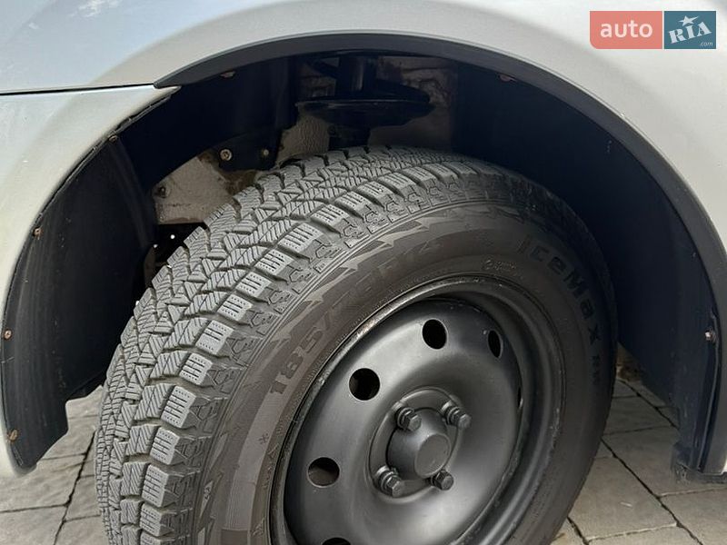 Седан Dacia Logan 2008 в Черновцах