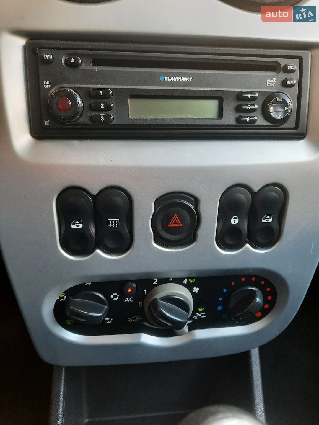 2010 Dacia Logan - мініатюра 23