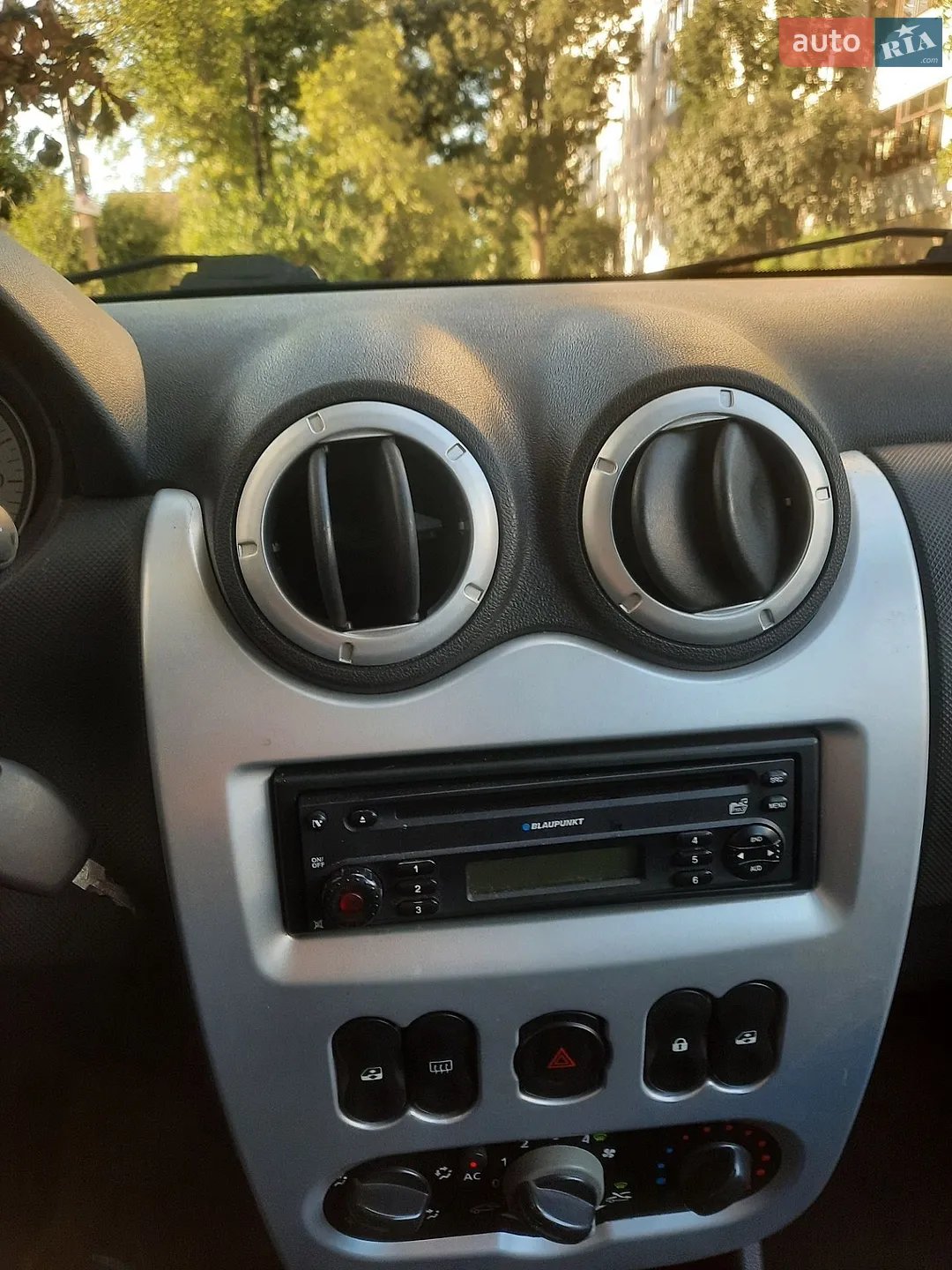 2010 Dacia Logan - мініатюра 22