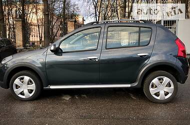 Позашляховик / Кросовер Dacia Sandero StepWay 2010 в 