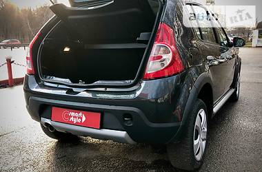 Позашляховик / Кросовер Dacia Sandero StepWay 2010 в 