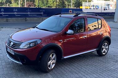 Хетчбек Dacia Sandero StepWay 2010 в 