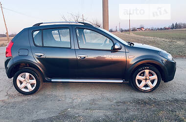 Хетчбек Dacia Sandero StepWay 2011 в Снятині