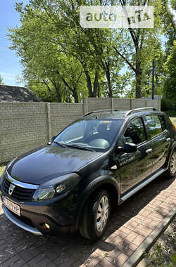 Внедорожник / Кроссовер Dacia Sandero StepWay 2011 в Хороле