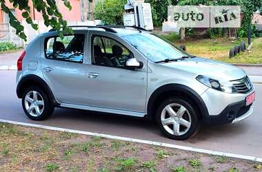 Внедорожник / Кроссовер Dacia Sandero StepWay 2012 в Хороле