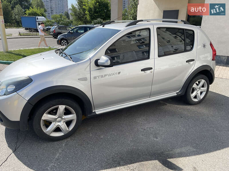 Позашляховик / Кросовер Dacia Sandero StepWay 2010 в Києві фото 3 Позашляховик / Кросовер Dacia Sandero StepWay 2010 в Києві