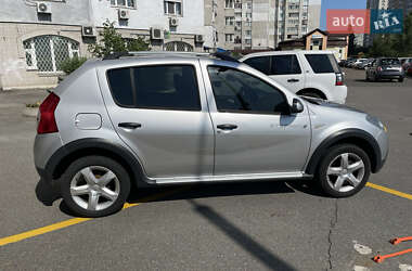 Внедорожник / Кроссовер Dacia Sandero StepWay 2010 в 