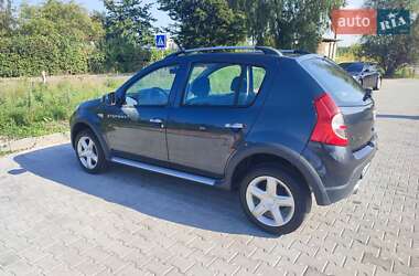 Позашляховик / Кросовер Dacia Sandero StepWay 2010 в 