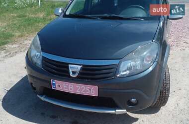 Позашляховик / Кросовер Dacia Sandero StepWay 2011 в Ромнах