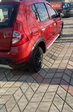 Внедорожник / Кроссовер Dacia Sandero StepWay 2011 в Цумани