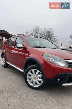 Внедорожник / Кроссовер Dacia Sandero StepWay 2011 в Хороле