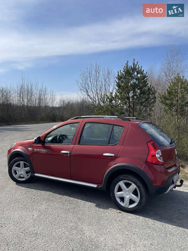 Внедорожник / Кроссовер Dacia Sandero StepWay 2011 в Полонном