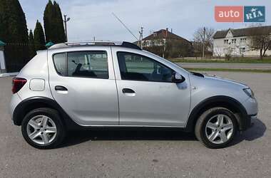 Внедорожник / Кроссовер Dacia Sandero StepWay 2015 в 