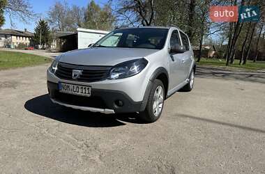 Внедорожник / Кроссовер Dacia Sandero StepWay 2011 в 