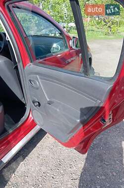 Позашляховик / Кросовер Dacia Sandero StepWay 2011 в 