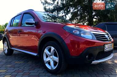 Позашляховик / Кросовер Dacia Sandero StepWay 2010 в 