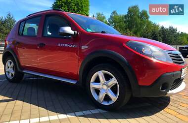 Позашляховик / Кросовер Dacia Sandero StepWay 2010 в 