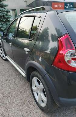 Позашляховик / Кросовер Dacia Sandero StepWay 2009 в 