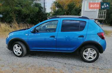 Позашляховик / Кросовер Dacia Sandero StepWay 2015 в Львові
