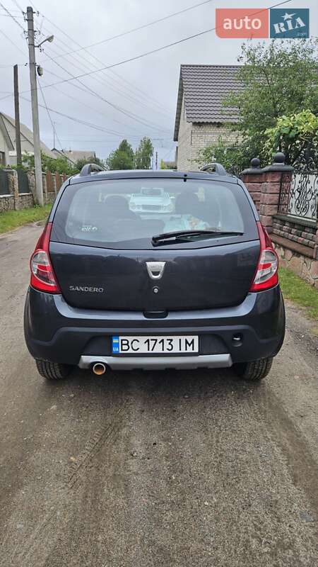 Внедорожник / Кроссовер Dacia Sandero StepWay 2011 в Сарнах