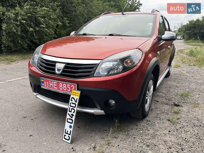 Внедорожник / Кроссовер Dacia Sandero StepWay 2011 в Хороле