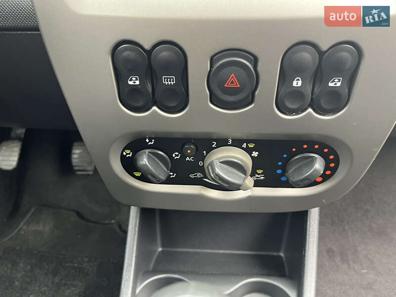 Внедорожник / Кроссовер Dacia Sandero StepWay 2011 в Хороле