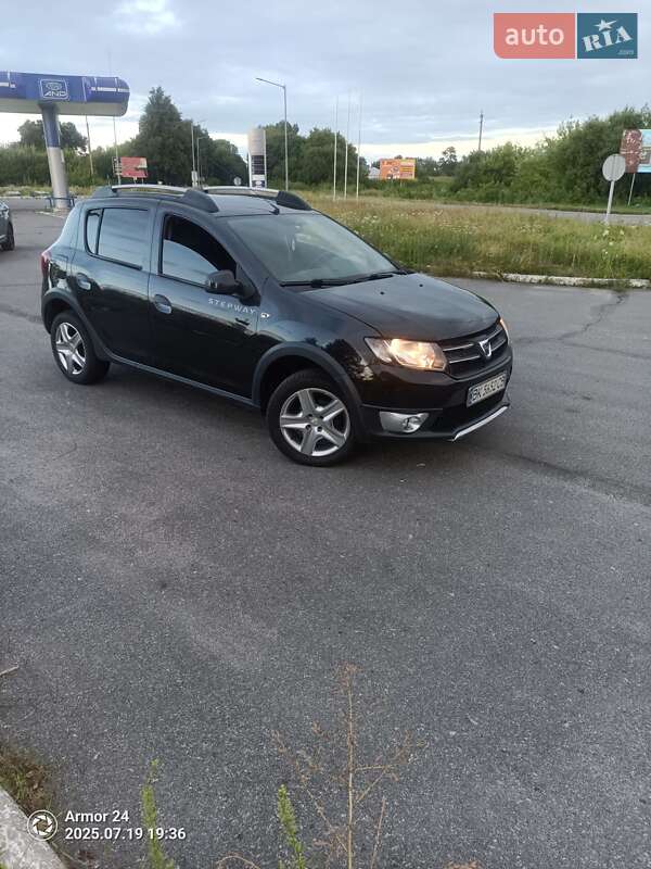 Внедорожник / Кроссовер Dacia Sandero StepWay 2013 в Мене