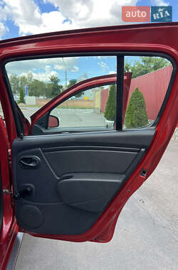 Внедорожник / Кроссовер Dacia Sandero StepWay 2010 в 