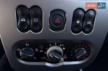Внедорожник / Кроссовер Dacia Sandero StepWay 2009 в 