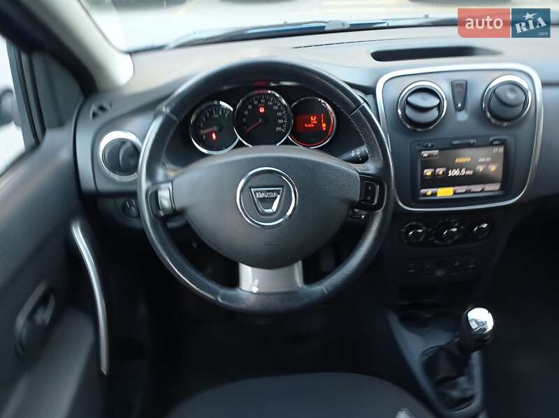 Внедорожник / Кроссовер Dacia Sandero StepWay 2013 в Киеве