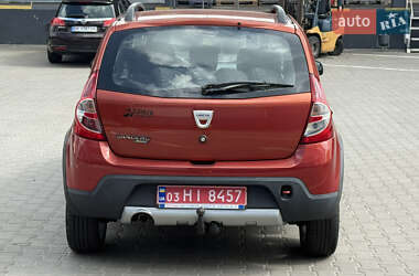 Позашляховик / Кросовер Dacia Sandero StepWay 2011 в 