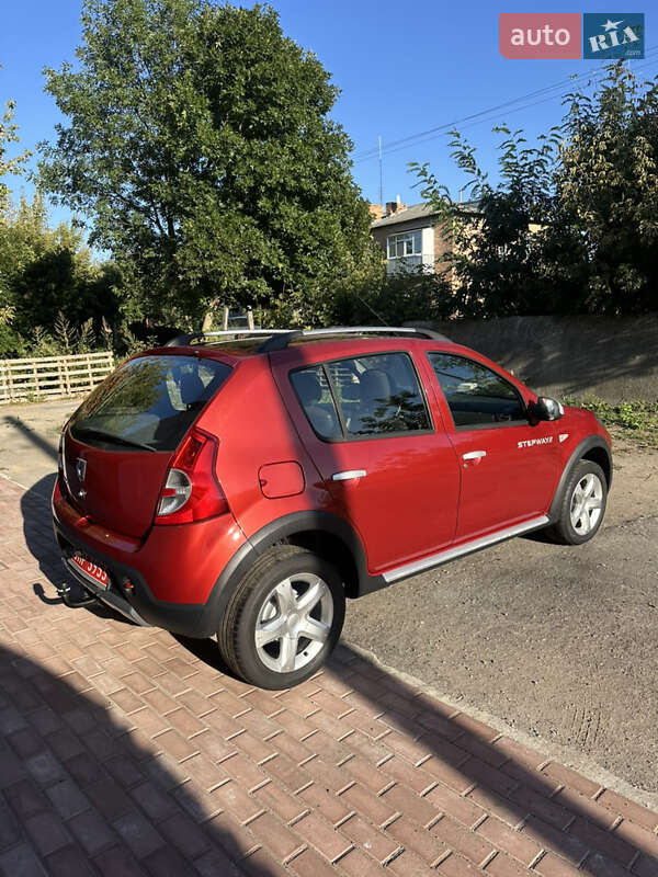 Внедорожник / Кроссовер Dacia Sandero StepWay 2012 в Хороле