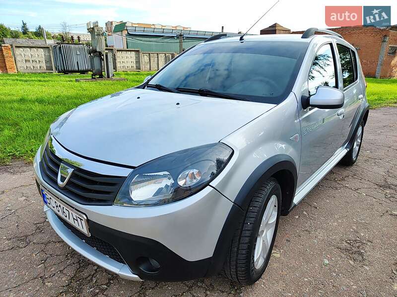 Внедорожник / Кроссовер Dacia Sandero StepWay 2012 в Кролевце